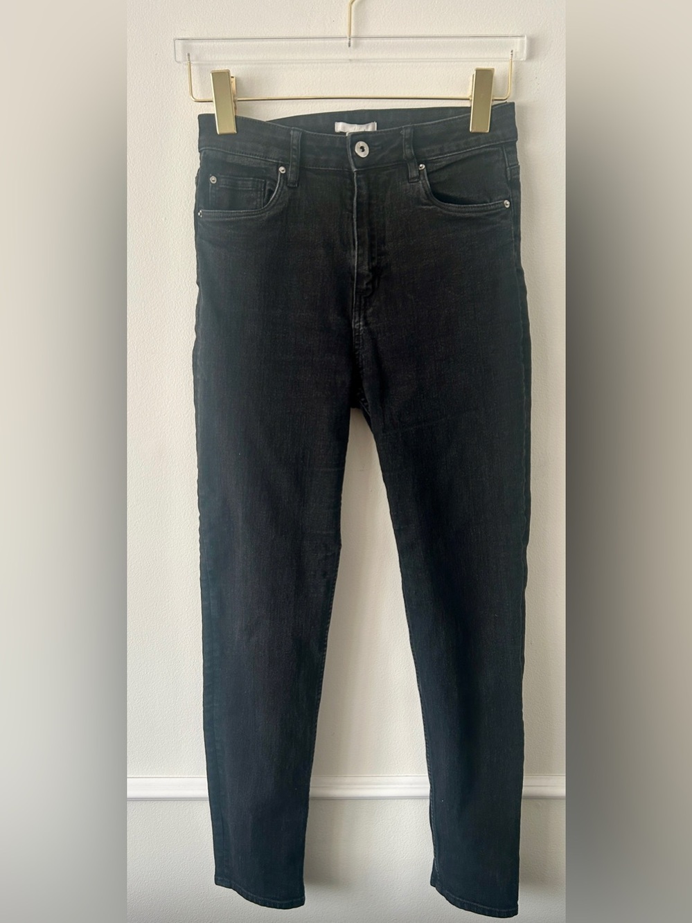 H&M Classic Black Slim HighRise Jeans • Size 8 / 27”